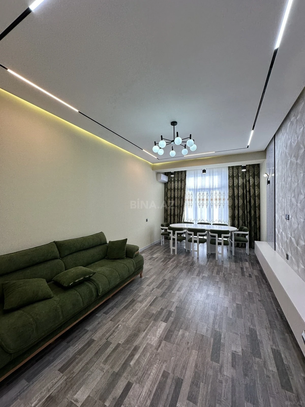 Satılır 4 otaqlı mənzil 131 m²