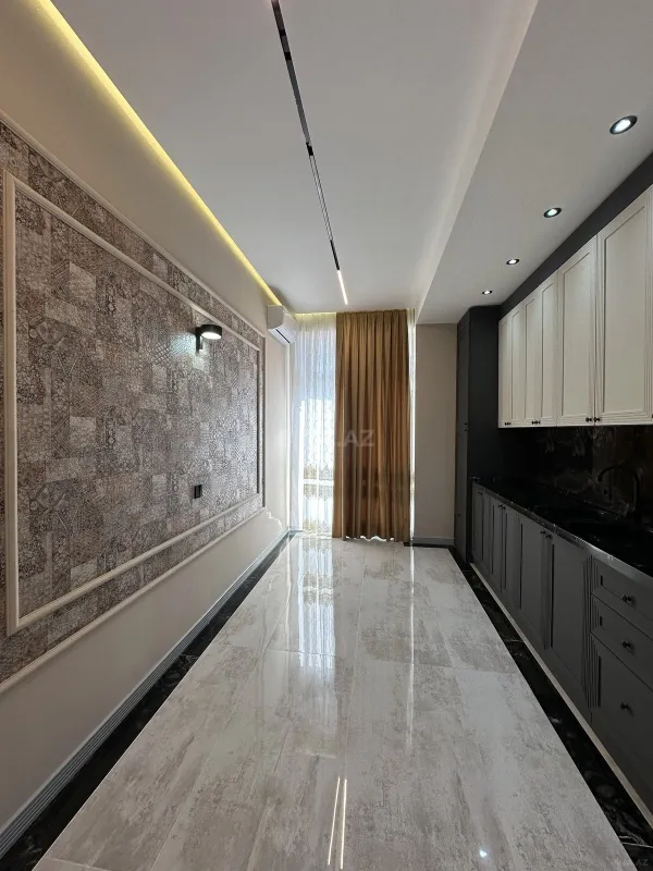 Satılır 4 otaqlı mənzil 131 m²