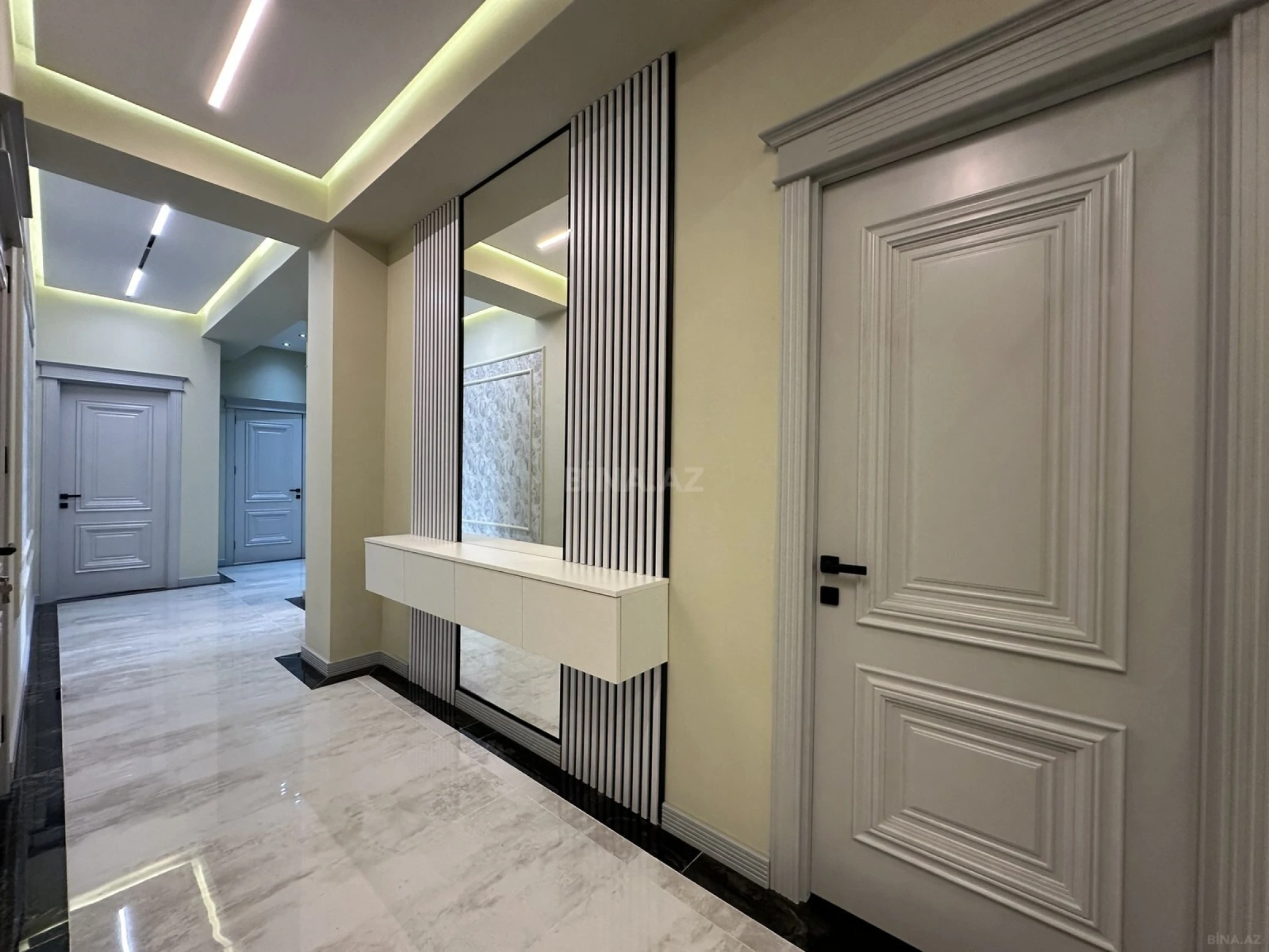 Satılır 4 otaqlı mənzil 131 m²