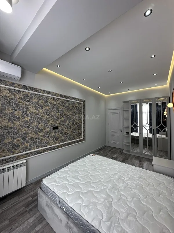 Satılır 4 otaqlı mənzil 131 m²