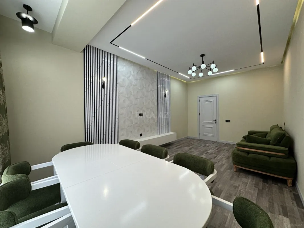 Satılır 4 otaqlı mənzil 131 m²