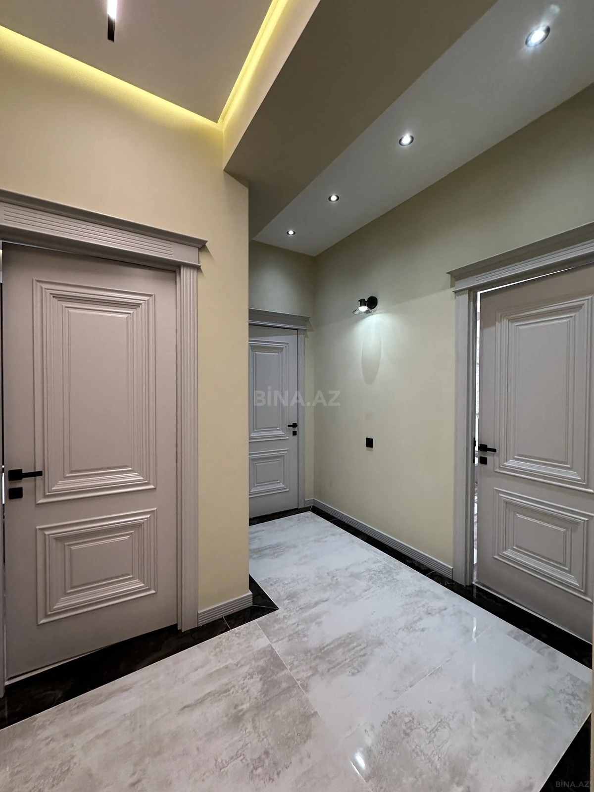 Satılır 4 otaqlı mənzil 131 m²