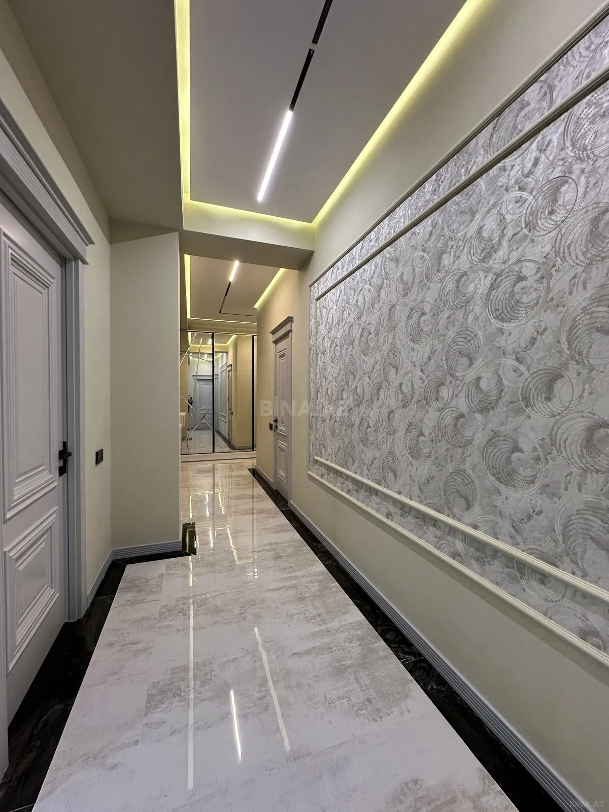 Satılır 4 otaqlı mənzil 131 m²