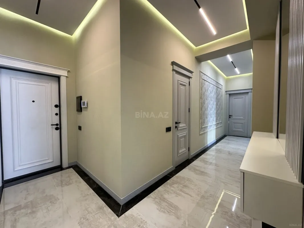 Satılır 4 otaqlı mənzil 131 m²