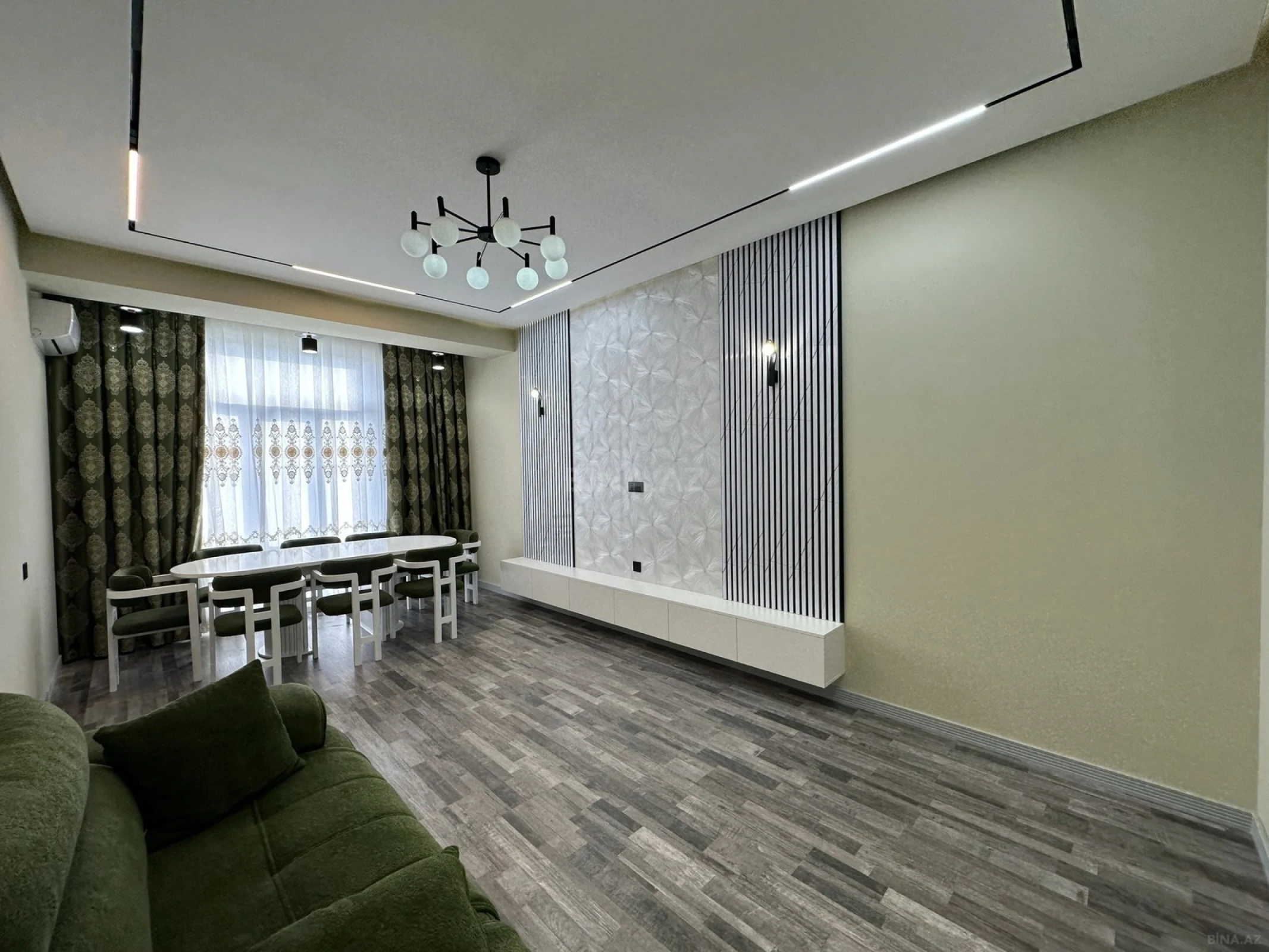Satılır 4 otaqlı mənzil 131 m²