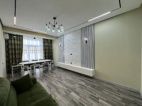 Satılır 4 otaqlı mənzil 131 m²