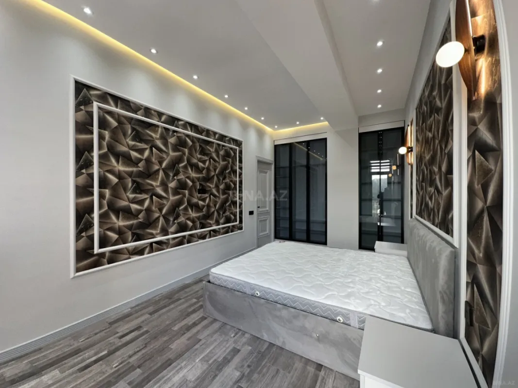 Satılır 4 otaqlı mənzil 131 m²