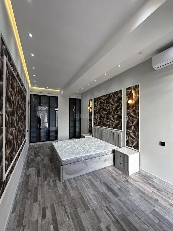 Satılır 4 otaqlı mənzil 131 m²