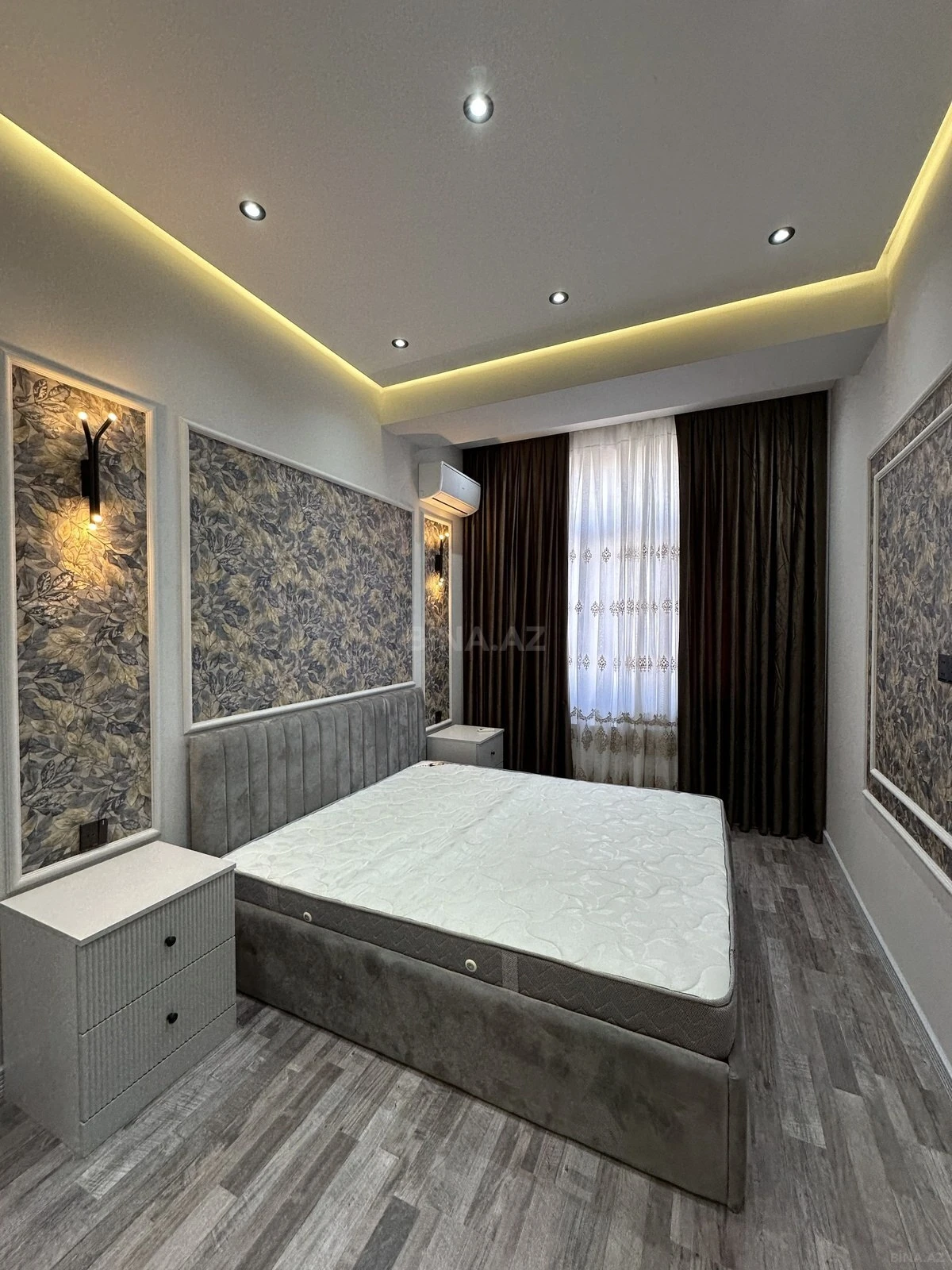 Satılır 4 otaqlı mənzil 131 m²