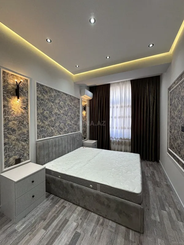 Satılır 4 otaqlı mənzil 131 m²