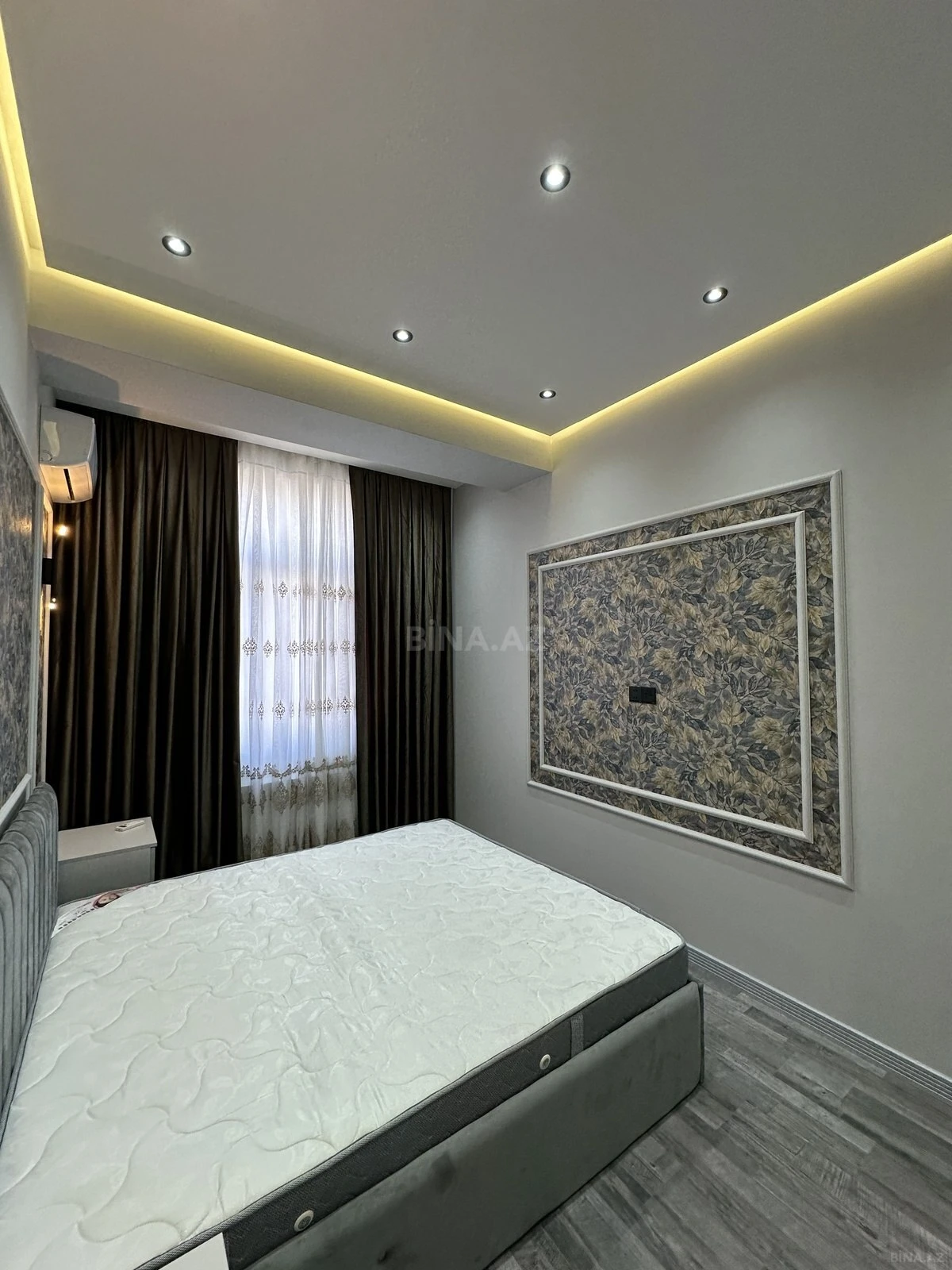 Satılır 4 otaqlı mənzil 131 m²