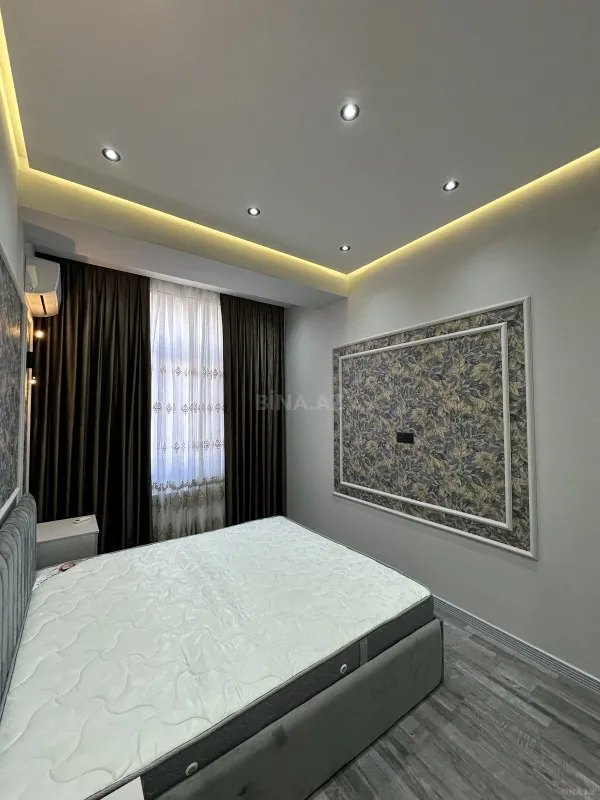 Satılır 4 otaqlı mənzil 131 m²