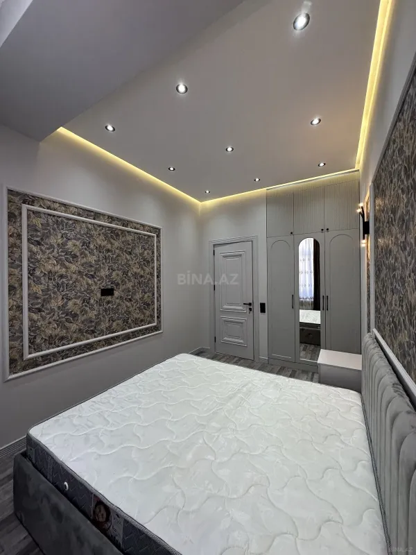 Satılır 4 otaqlı mənzil 131 m²