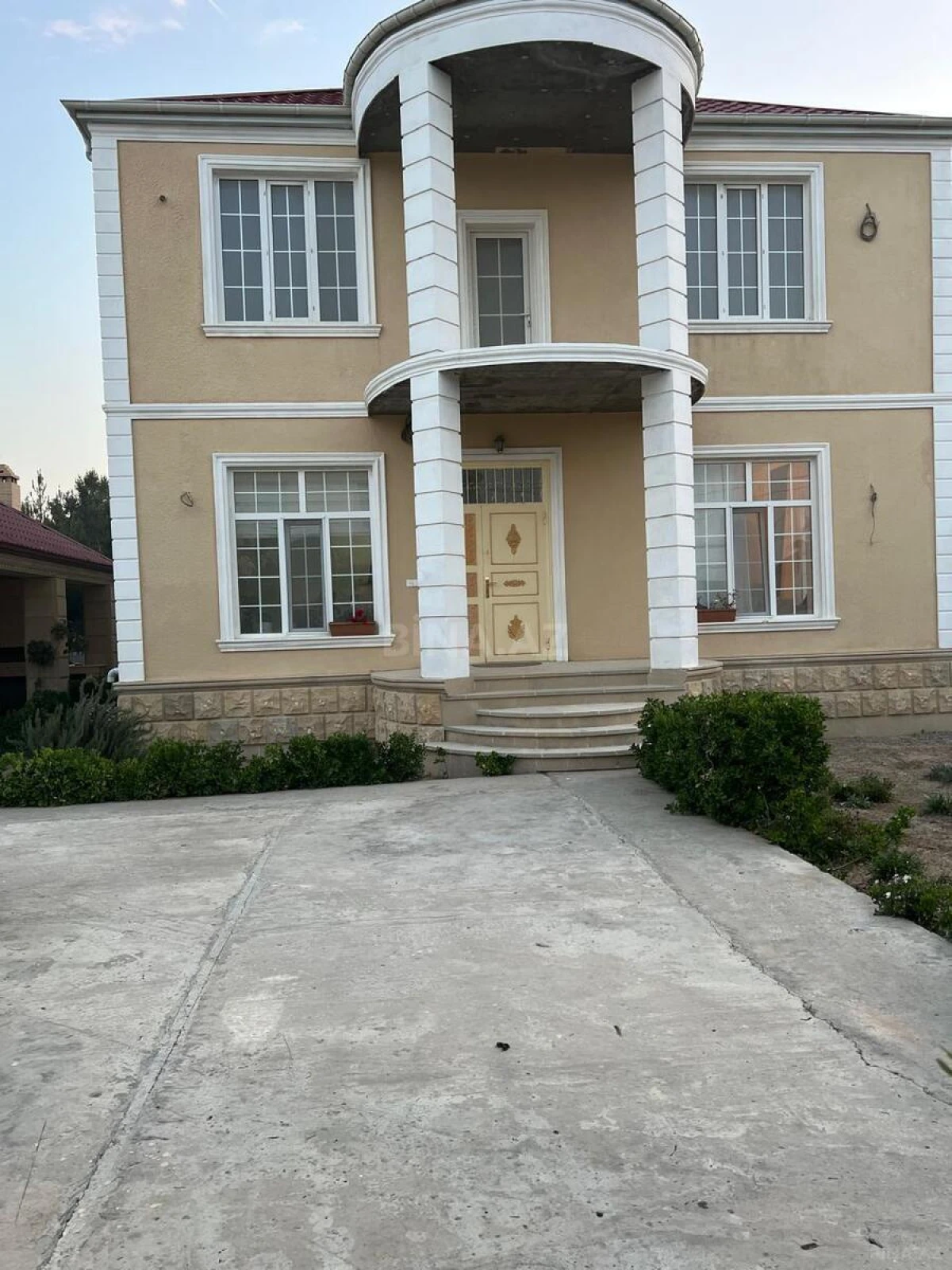 Satılır 7 otaqlı həyət evi 250 m²