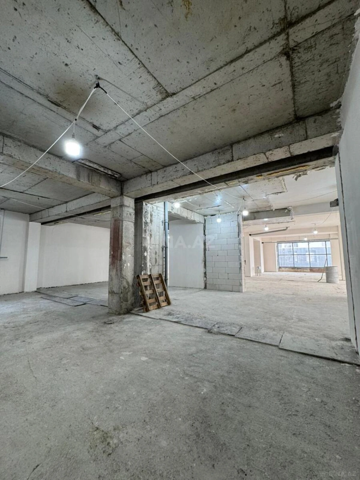 Satılır obyekt 2400 m²