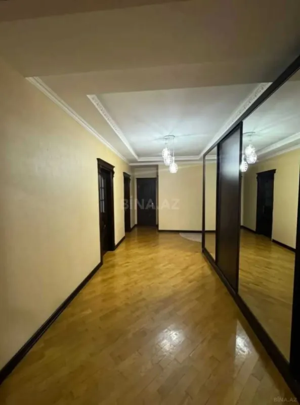 Satılır 3 otaqlı mənzil 130 m²