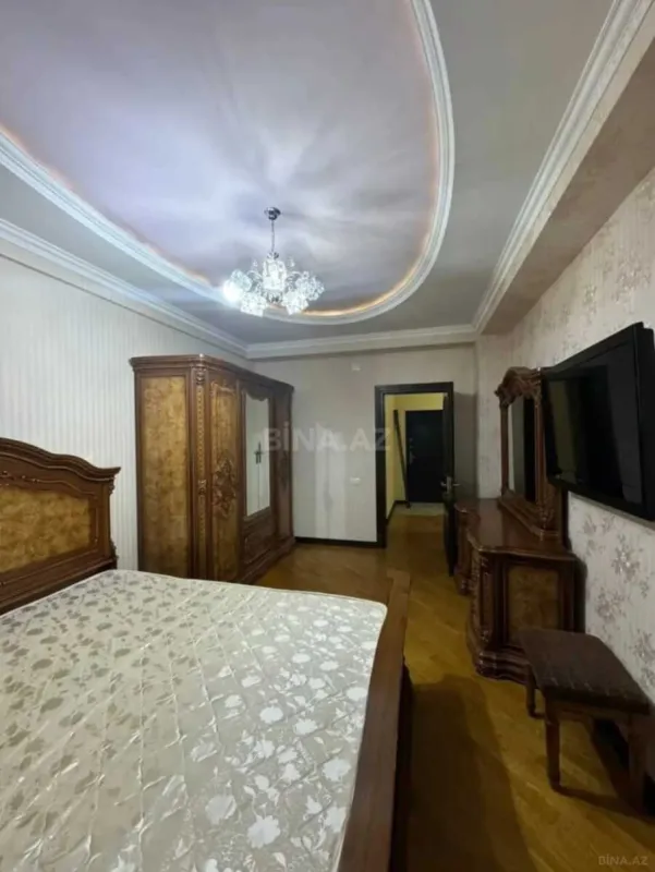 Satılır 3 otaqlı mənzil 130 m²