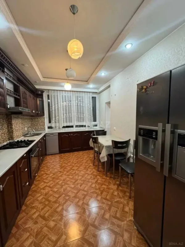 Satılır 3 otaqlı mənzil 130 m²
