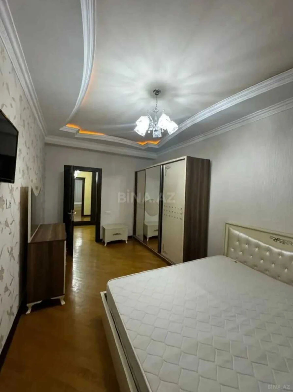Satılır 3 otaqlı mənzil 130 m²