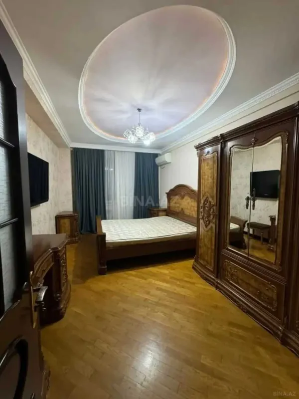 Satılır 3 otaqlı mənzil 130 m²