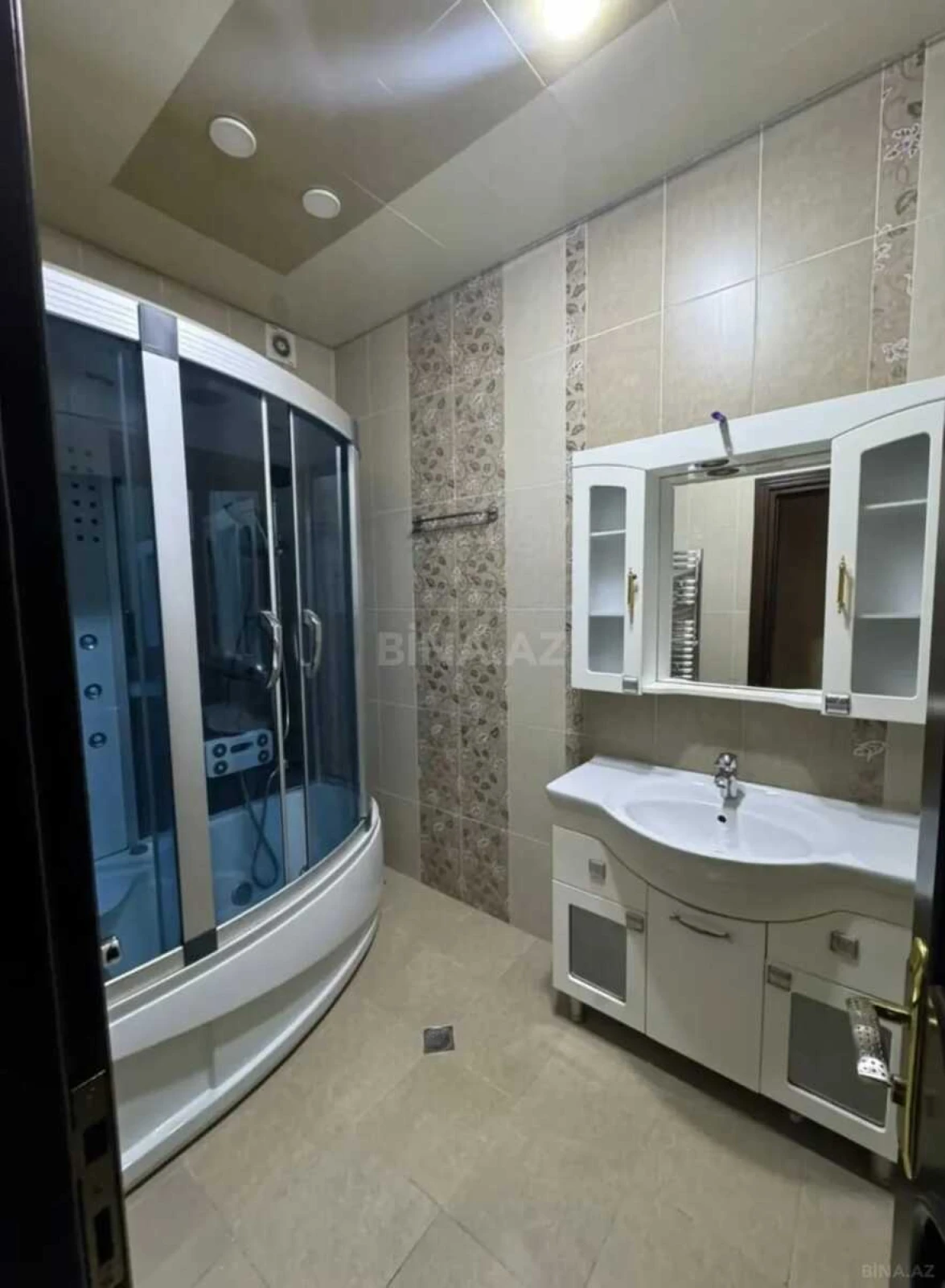Satılır 3 otaqlı mənzil 130 m²