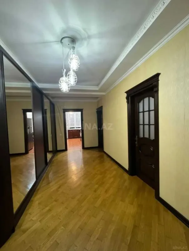 Satılır 3 otaqlı mənzil 130 m²