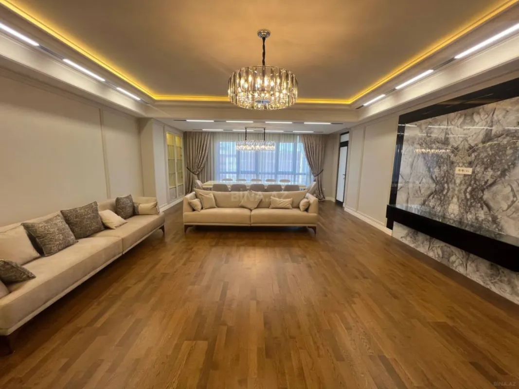 Satılır 4 otaqlı mənzil 258 m²