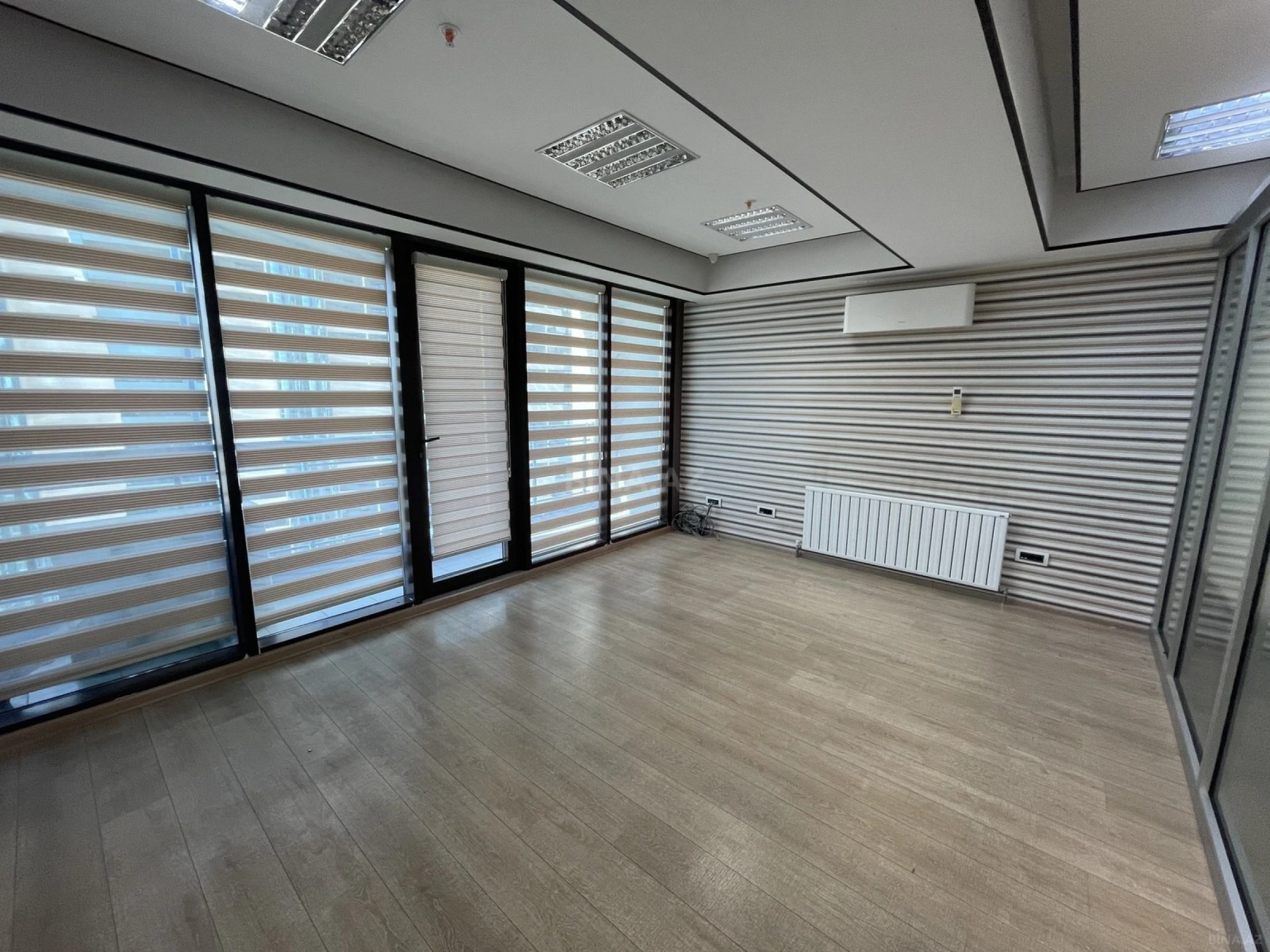 Kirayə verilir 2 otaqlı ofis 95 m²