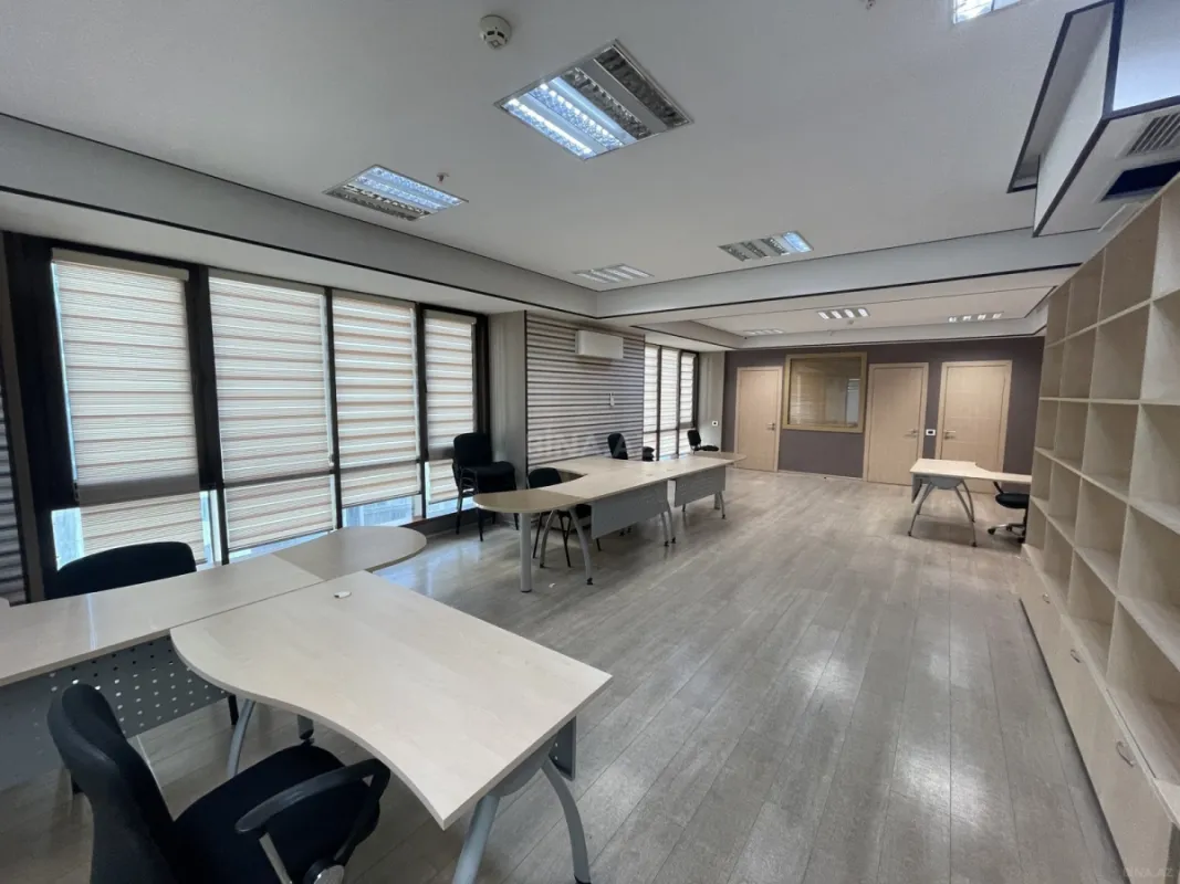 Kirayə verilir 2 otaqlı ofis 95 m²