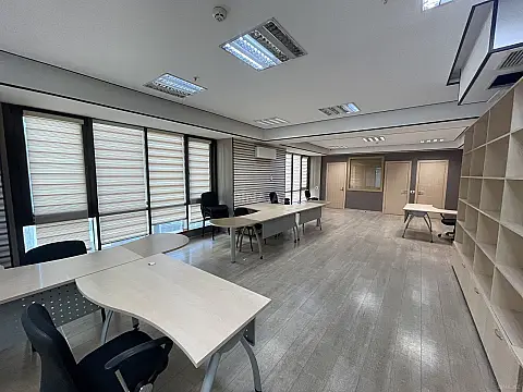 Kirayə verilir 2 otaqlı ofis 95 m²