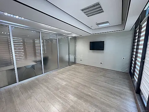 Kirayə verilir 2 otaqlı ofis 95 m²