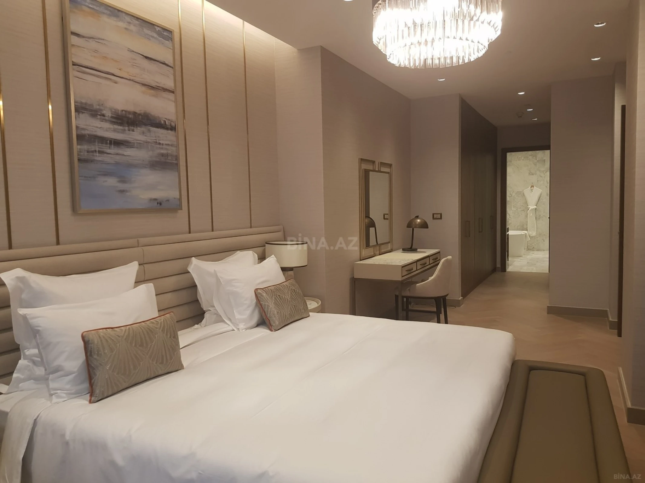 Satılır 4 otaqlı mənzil 227 m²