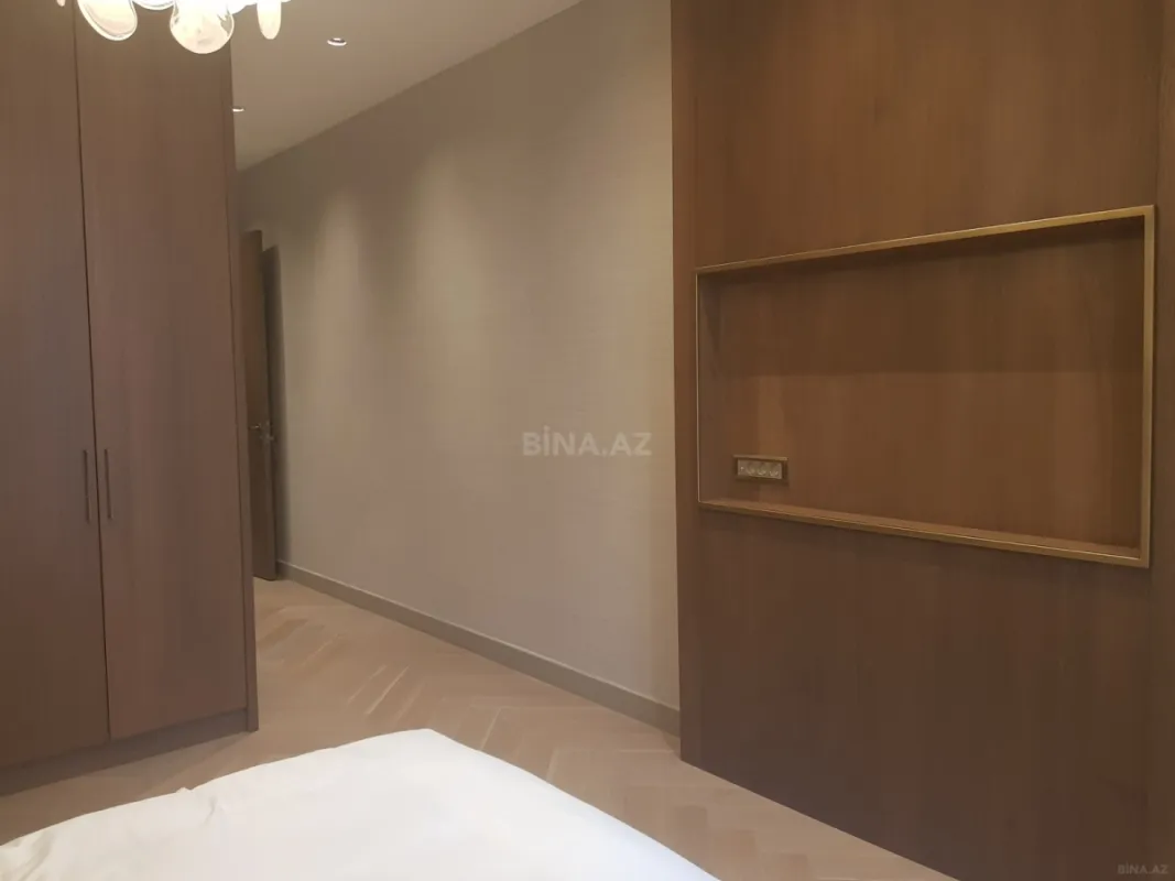 Satılır 4 otaqlı mənzil 227 m²