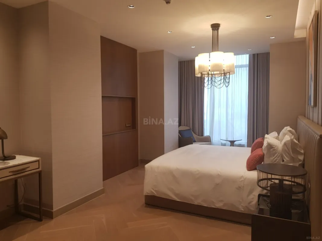 Satılır 4 otaqlı mənzil 227 m²