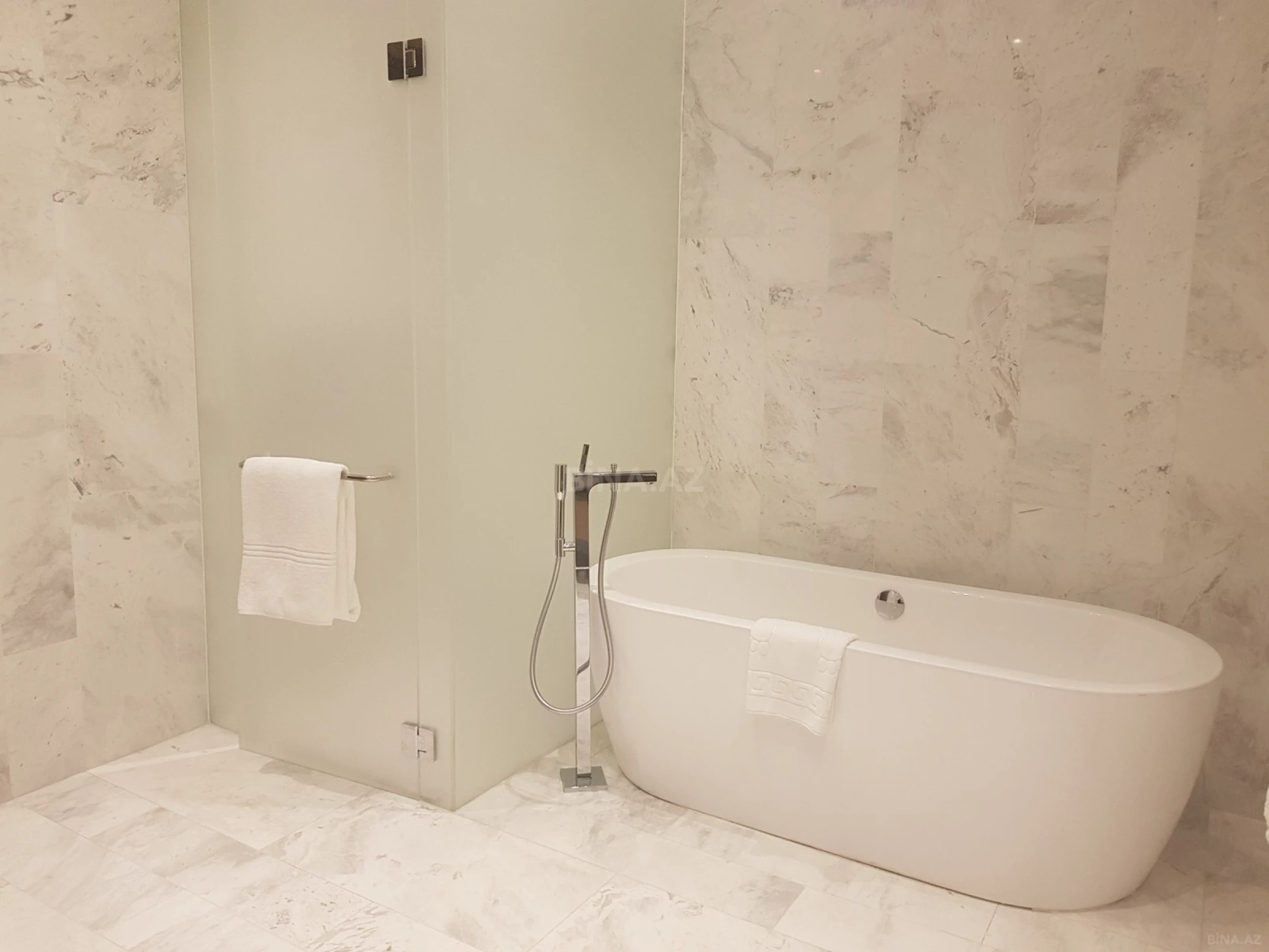 Satılır 4 otaqlı mənzil 227 m²