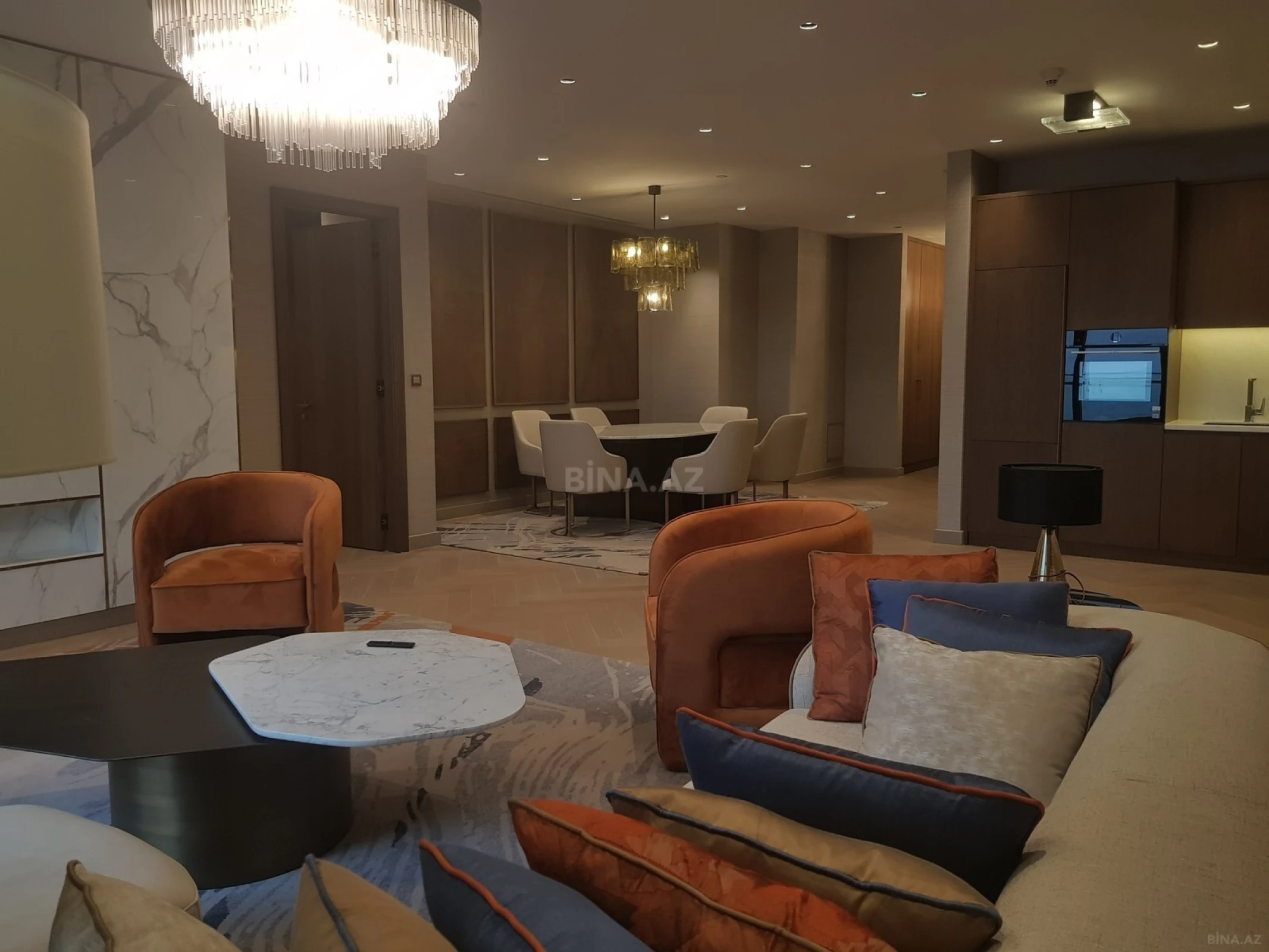 Satılır 4 otaqlı mənzil 227 m²