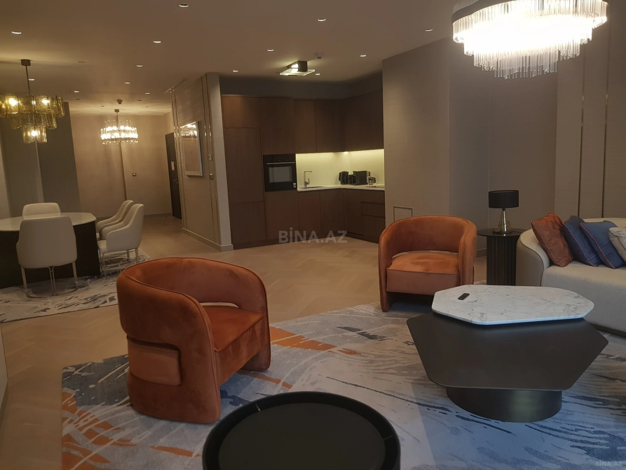 Satılır 4 otaqlı mənzil 227 m²