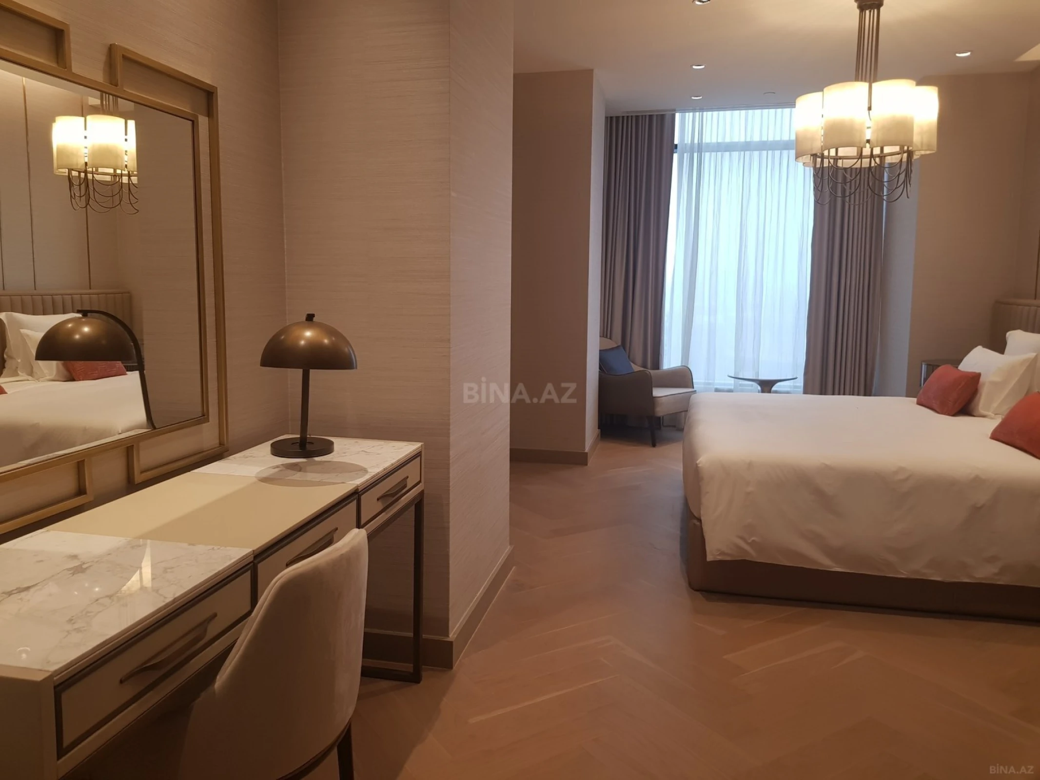 Satılır 4 otaqlı mənzil 227 m²