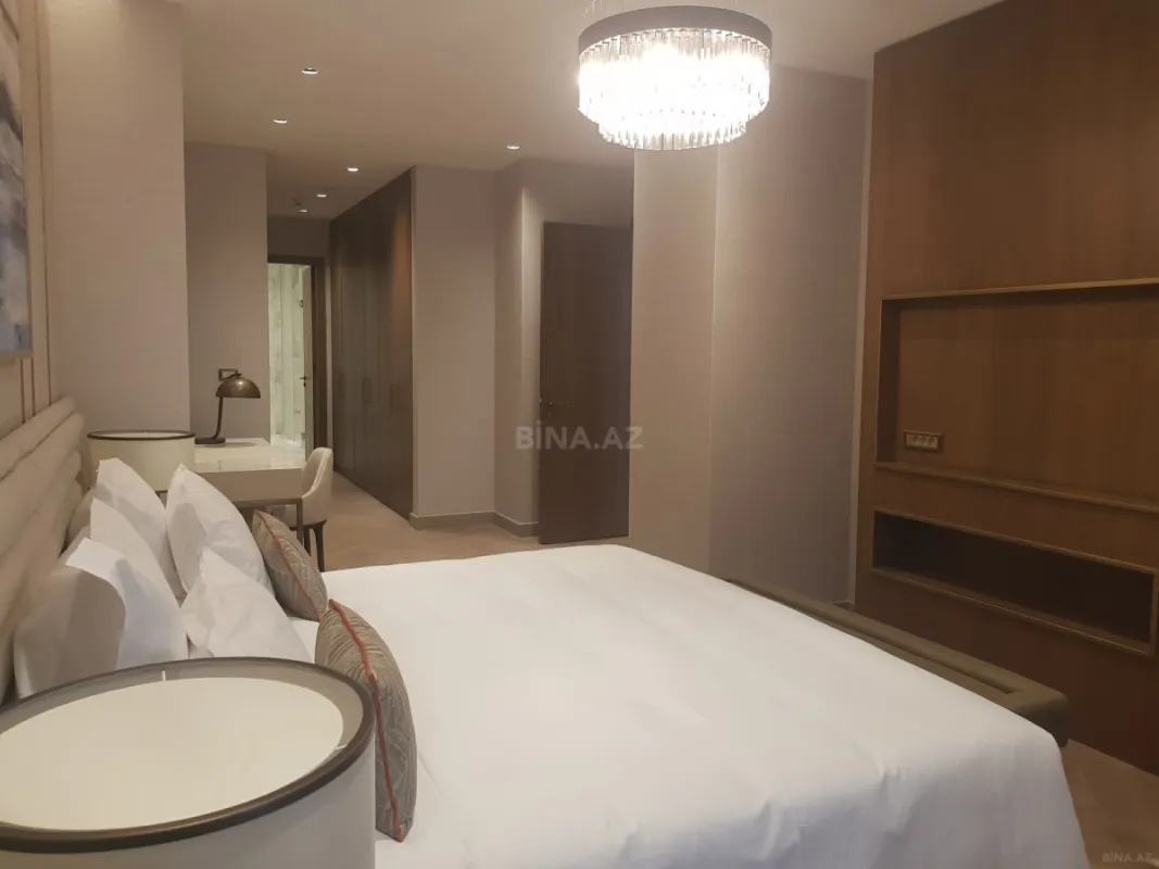 Satılır 4 otaqlı mənzil 227 m²