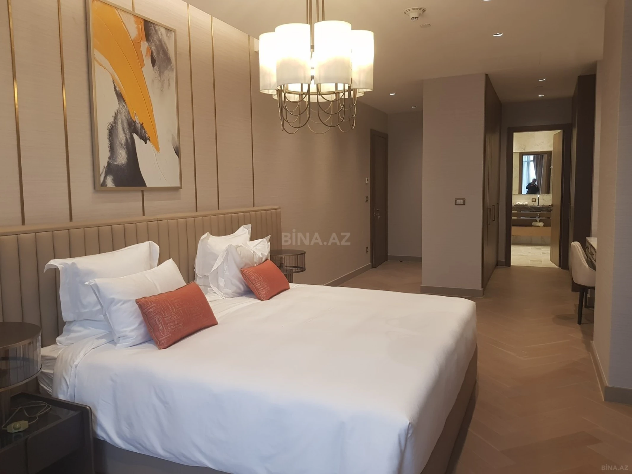 Satılır 4 otaqlı mənzil 227 m²