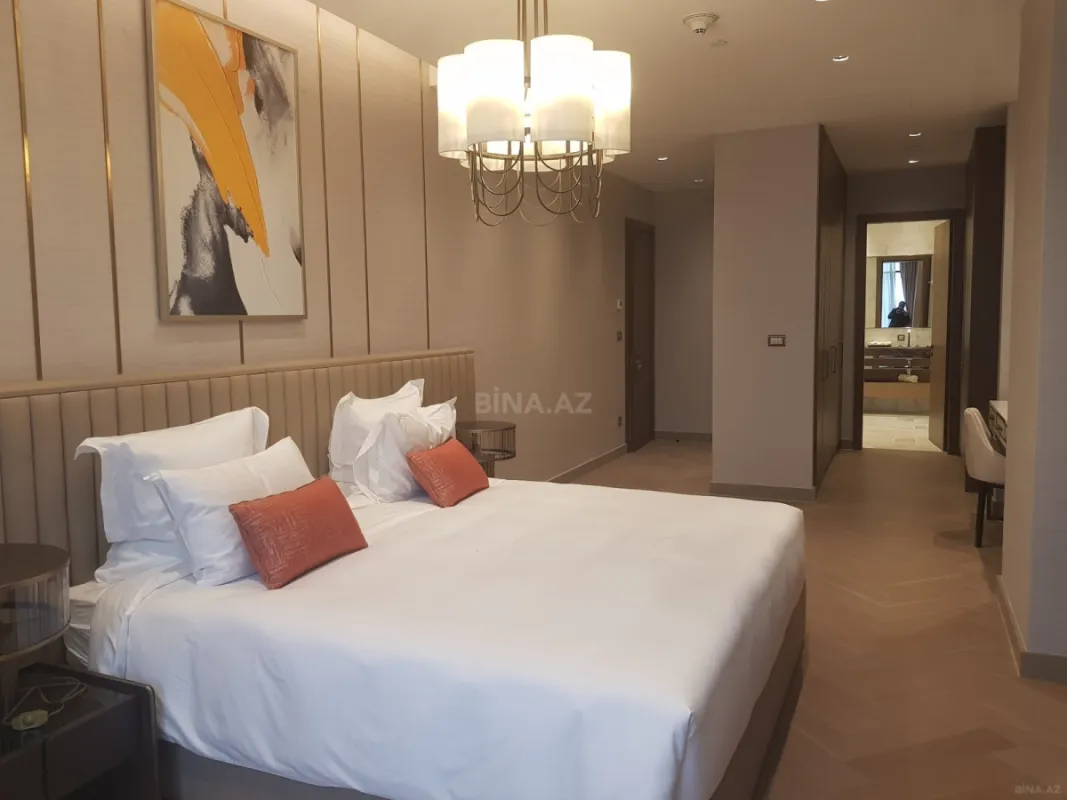 Satılır 4 otaqlı mənzil 227 m²