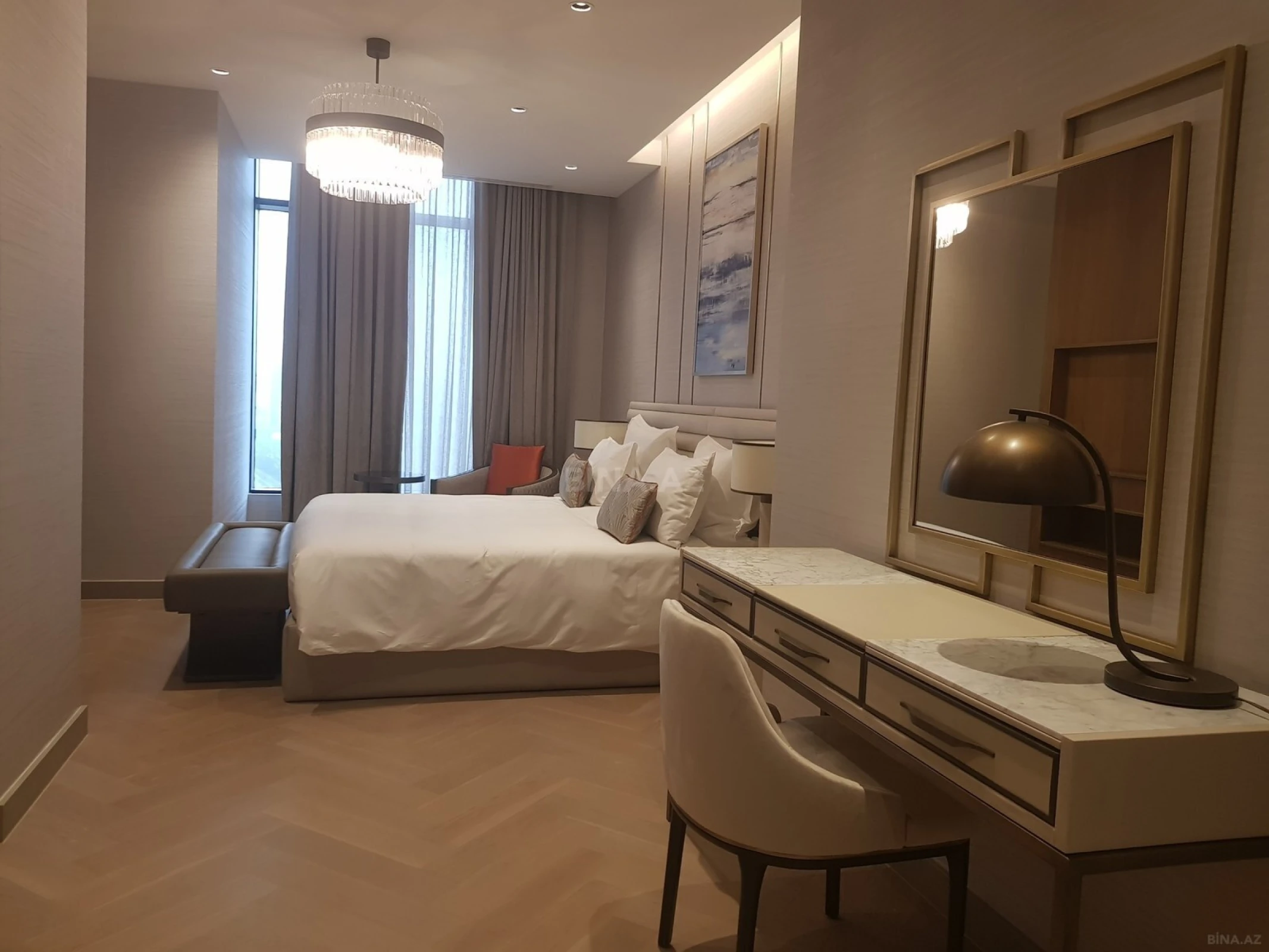 Satılır 4 otaqlı mənzil 227 m²