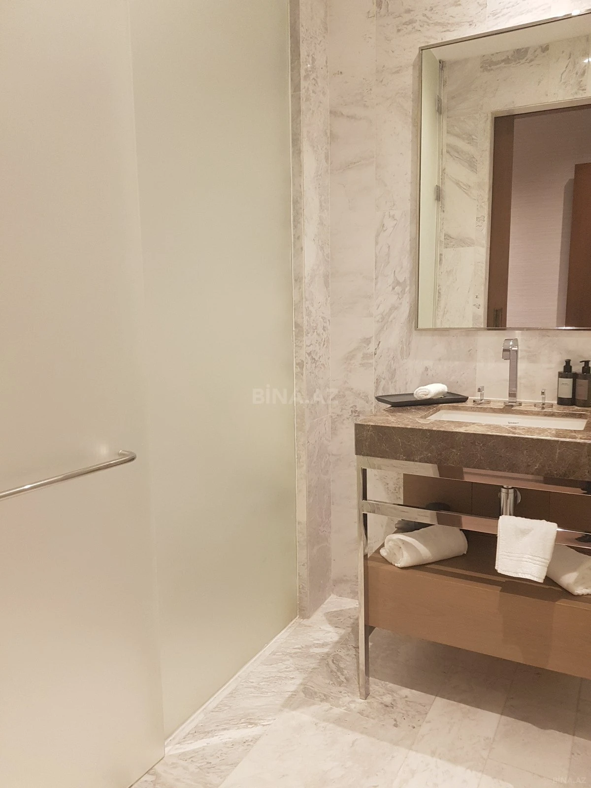 Satılır 4 otaqlı mənzil 227 m²