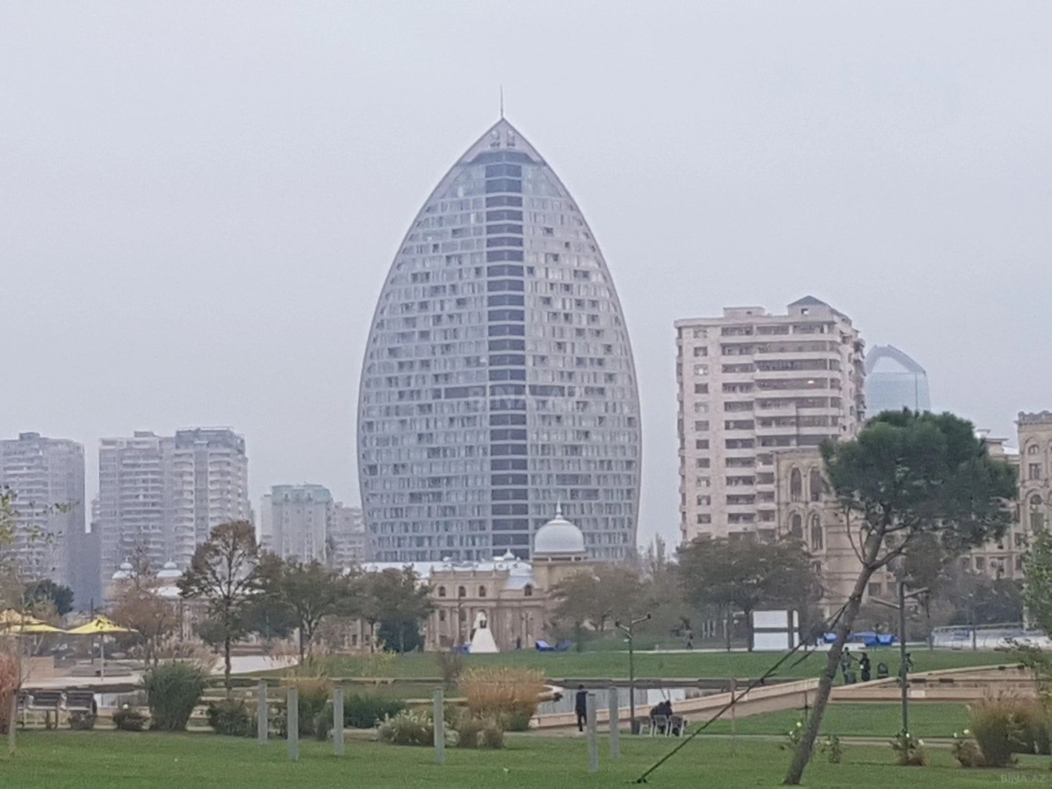 Satılır 4 otaqlı mənzil 227 m²