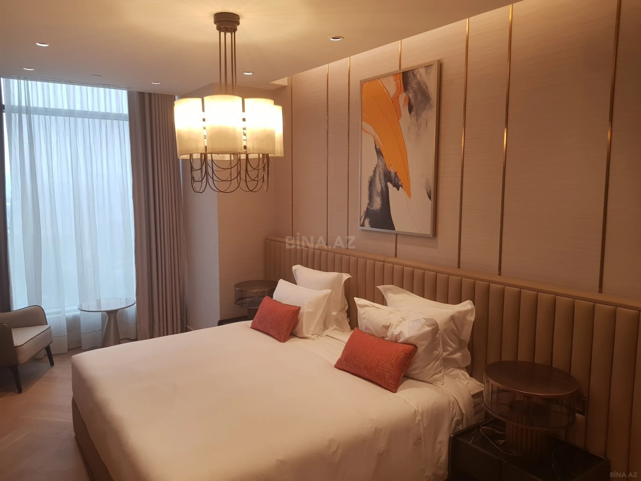 Satılır 4 otaqlı mənzil 227 m²