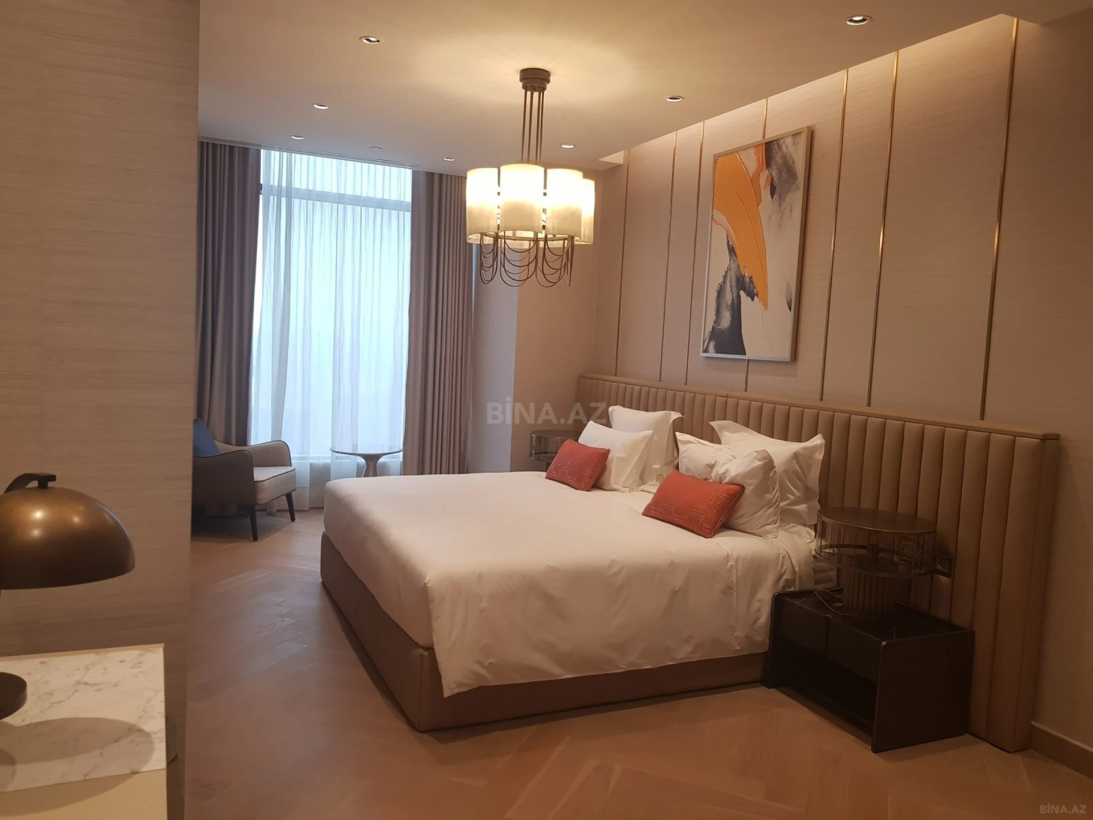 Satılır 4 otaqlı mənzil 227 m²