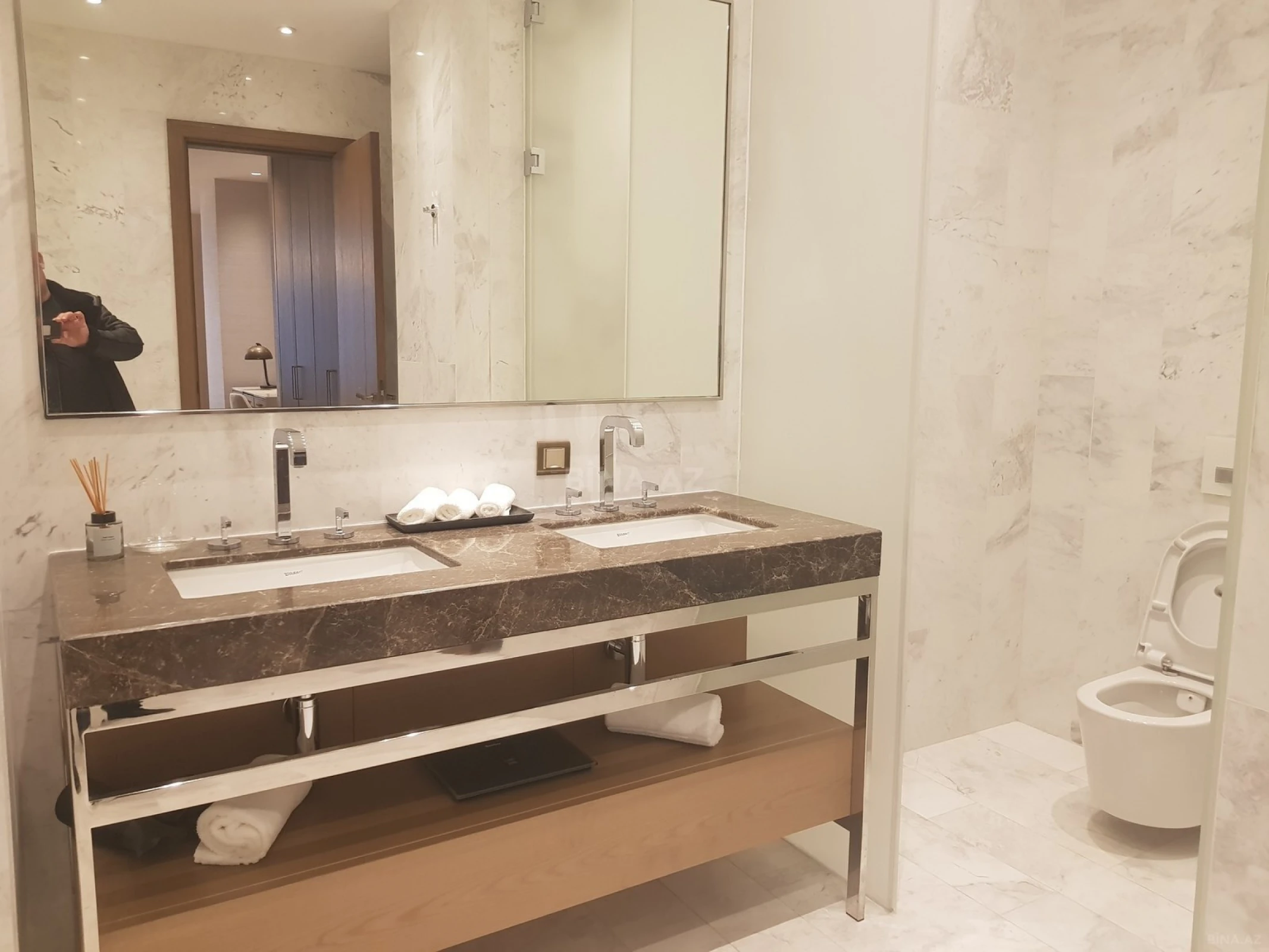 Satılır 4 otaqlı mənzil 227 m²