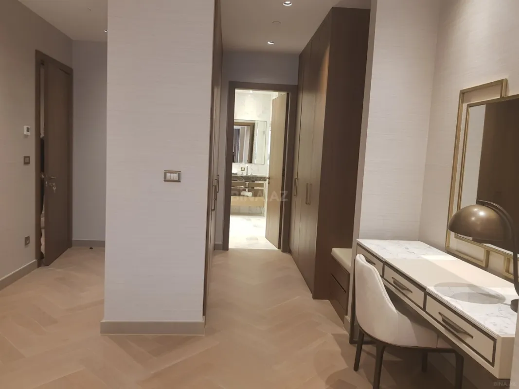 Satılır 4 otaqlı mənzil 227 m²