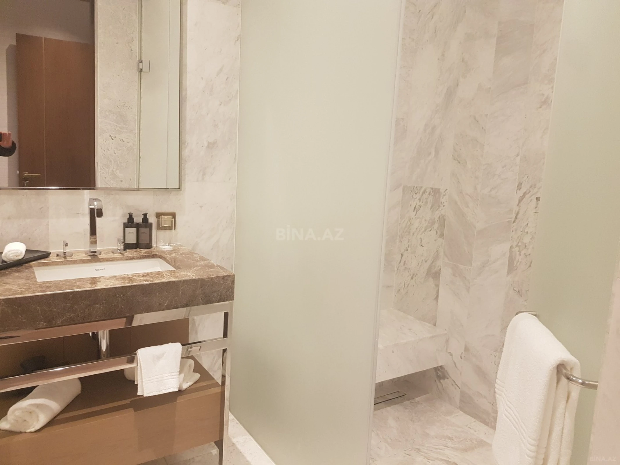 Satılır 4 otaqlı mənzil 227 m²