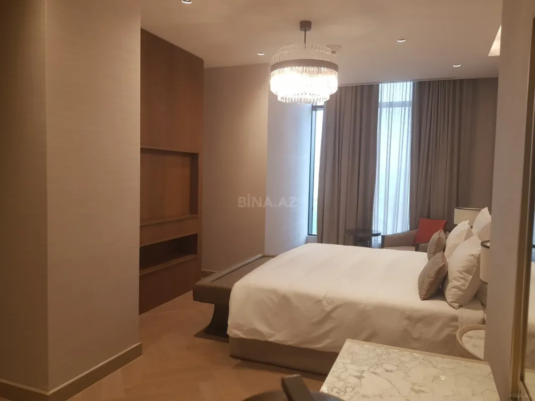 Satılır 4 otaqlı mənzil 227 m²